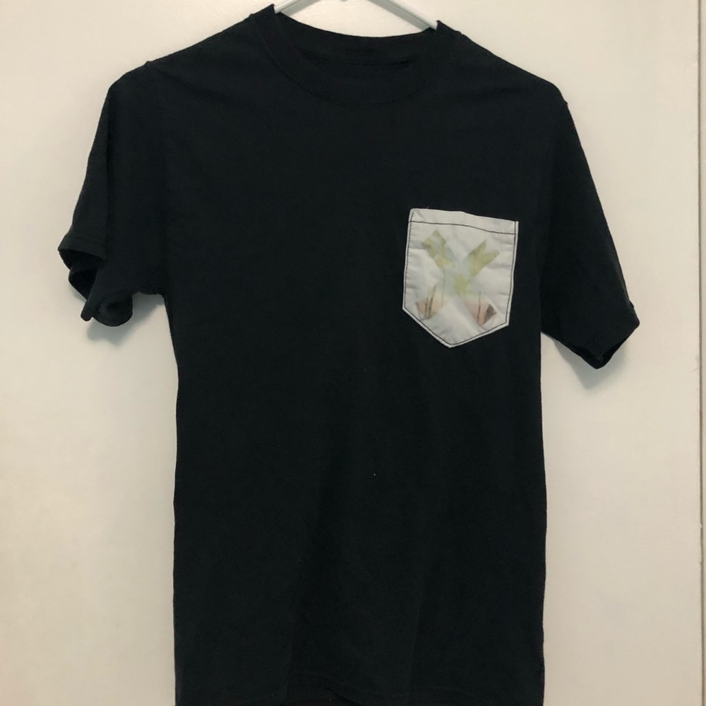 black t shirt with frocket